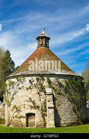 Colombaia a Athelhampton House e giardini, vicino a Dorchester, Dorset nel mese di aprile Foto Stock