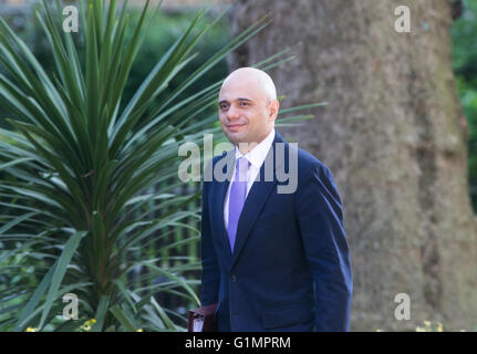 Sajid Javid,il segretario di Stato per l'innovazione del business e delle competenze,arriva a Downing street settimanale per la riunione del gabinetto Foto Stock