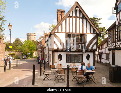 Thomas Oken sale da tè, un edificio medievale su Castle Street, Warwick, Warwickshire, Regno Unito Foto Stock