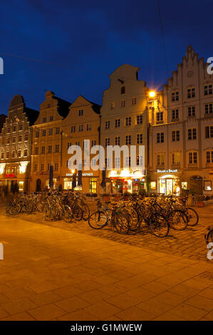 Augsburg, Maximilianstrasse, Massimiliano street, la Strada Romantica, Romantische Strasse, Svevia, Baviera, Germania. Europa Foto Stock