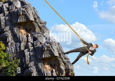 Business man si arrampica mountain Foto Stock