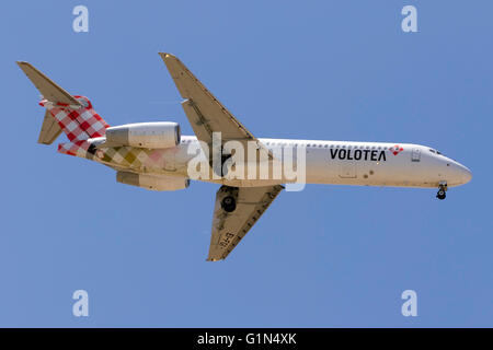 Volotea Boeing 717-2BL [EI-FIGURA 14B] sul lungo finale per la pista 31. Volotea è un basso costo compagnia aerea spagnola. Foto Stock