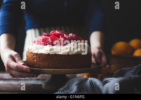 Arancio sanguigno e farina di mais torta di ricotta con mascarpone mantecato. Privo di glutine. Foto Stock