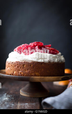 Arancio sanguigno e farina di mais torta di ricotta con mascarpone mantecato. Privo di glutine. Foto Stock