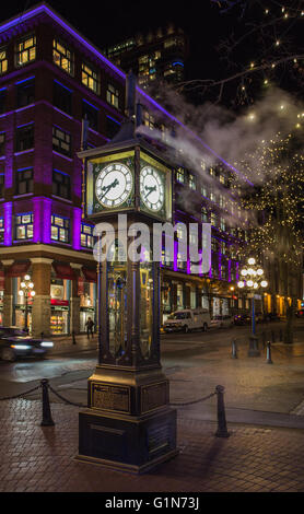 Orologio a vapore nel Gastown, Vancouver, Canada di notte Foto Stock