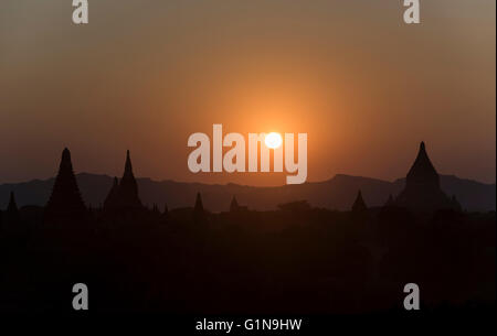 Tramonto sulla vecchia Bagan, Birmania - Myanmar Foto Stock