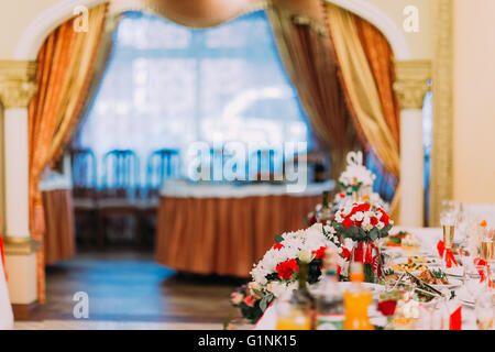 Lussuoso set di tavola per un matrimonio o un altro evento di cavare la cena in ristorante Foto Stock