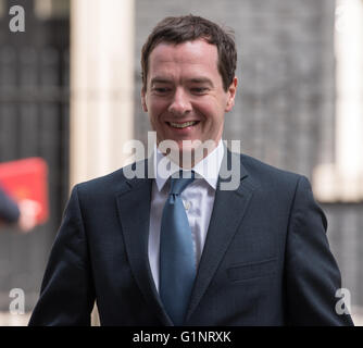 Londra, UK, 17 Maggio 2016B George Osborn, Primo Segretario di Stato e il Cancelliere dello Scacchiere, foglie 10 Downing Street Credit: Ian Davidson/Alamy Live News Foto Stock