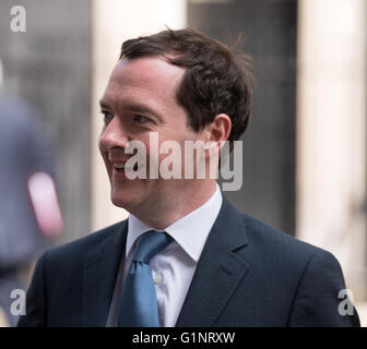 Londra, UK, 17 Maggio 2016B George Osborn, Primo Segretario di Stato e il Cancelliere dello Scacchiere, foglie 10 Downing Street Credit: Ian Davidson/Alamy Live News Foto Stock