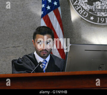 Albuquerque, NM, Stati Uniti d'America. Il 17 maggio 2016. Metro il Giudice R. John Duran. Martedì, 16 maggio 2016. © Jim Thompson/Albuquerque ufficiale/ZUMA filo/Alamy Live News Foto Stock