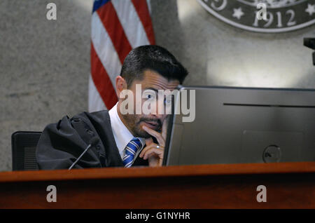 Albuquerque, NM, Stati Uniti d'America. Il 17 maggio 2016. Metro il Giudice R. John Duran. Martedì, 16 maggio 2016. © Jim Thompson/Albuquerque ufficiale/ZUMA filo/Alamy Live News Foto Stock