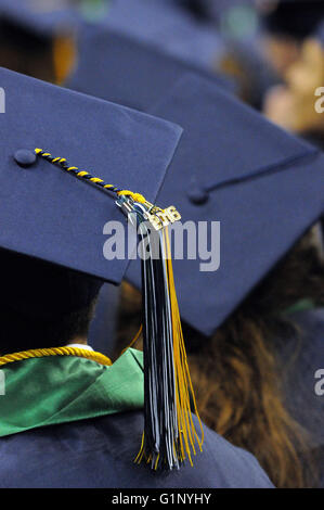 Rio Rancho, NM, Stati Uniti d'America. Il 17 maggio 2016. Rio Rancho seniors laureato martedì mattina presso la Santa Ana centro stella. Martedì, 16 maggio 2016. © Jim Thompson/Albuquerque ufficiale/ZUMA filo/Alamy Live News Foto Stock