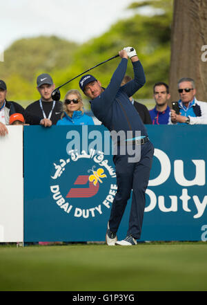 Il K Club, Straffan, Co. Kildare, Irlanda. 18 Maggio, 2016. Dubai Duty Free Irish Open di Golf Pro-AM. Graeme McDowell off di rinvio sul decimo tee durante la Pro-Am mercoledì. Credit: Azione Plus immagini di sport/Alamy Live News Foto Stock