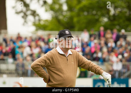 17.05.2016. Il K Club, Straffan, Co. Kildare, Irlanda. Dubai Duty Free Irish Open di Golf Pro-AM. JP McManus sul primo tee. Foto Stock