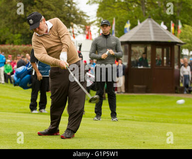 17.05.2016. Il K Club, Straffan, Co. Kildare, Irlanda. Dubai Duty Free Irish Open di Golf Pro-AM. JP McManus off di rinvio al primo foro. Foto Stock