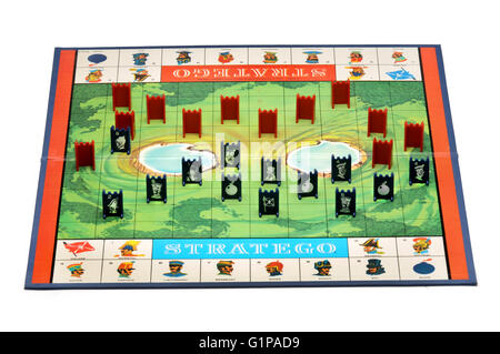 Stratego gioco di bordo con pezzi Foto Stock