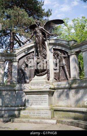 Southampton, Regno Unito - 14 maggio 2016. Memoriale per l ingegneria ufficiali del RMS Titanic Foto Stock