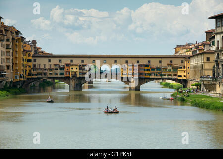 Ponte Vecchio e sul fiume Arno a Firenze. Foto Stock