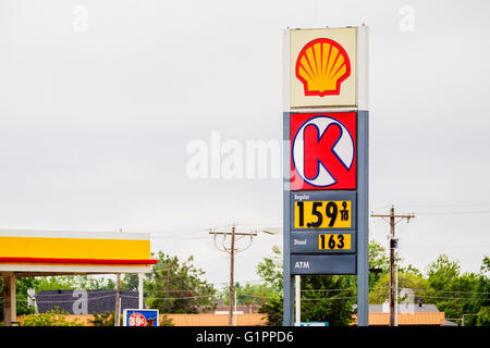 Un cerchio K segno davanti di un minimarket sul percorso 66 in Yukon, Oklahoma, Stati Uniti d'America. Foto Stock