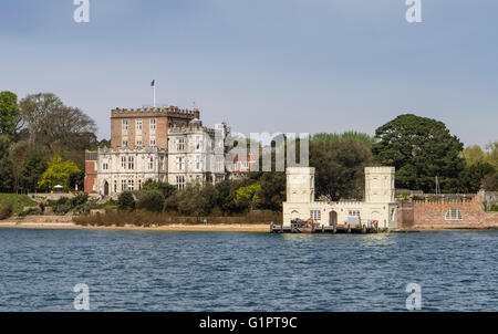 Brownsea Castle, storicamente noto come Castello Branksea, il porto di Poole, Dorset, Regno Unito Foto Stock