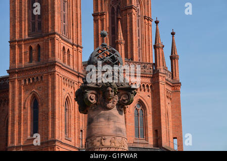 Fontana di mercato, colonna di mercato, chiesa di mercato, Schlossplatz Wiesbaden, Hesse, Germania / Marktbrunnen, Marktsõule, Marktkirche Foto Stock