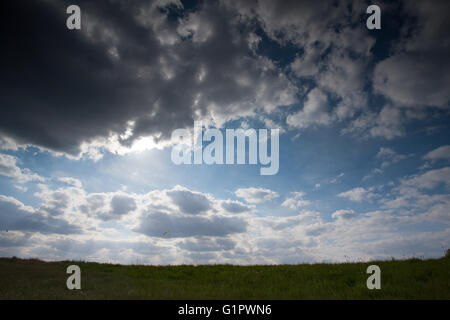 Un cloudscape di Blackheath Common, Londra Foto Stock