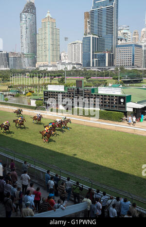 Corse di cavalli al Royal Bangkok Sports Club a Bangkok in Tailandia Foto Stock