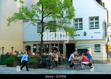 Ristorante Zum Nussbaum, Nikolaiviertel, Mitte di Berlino, Deutschland Foto Stock