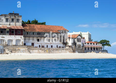 Vista su vecchi edifici di Stone Town Zanzibar Tanzania, a waterfront Foto Stock