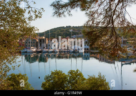 Gaios Harbour, dall'isolotto di Aghios Nikolaos, Paxos, Grecia Foto Stock