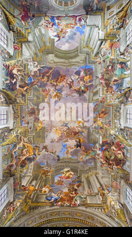 Roma, Italia - 10 Marzo 2016: la vault affresco barocco l'Apoteosi di Sant Ignazio da frater gesuita Andrea Pozzo (1685) Foto Stock