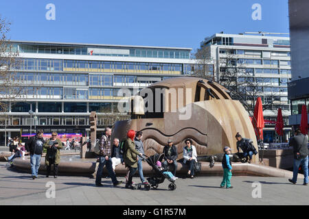 Weltkugelbrunnen, Bikini Berlino, Breitscheidplatz , Charlottenburg di Berlino, Deutschland Foto Stock