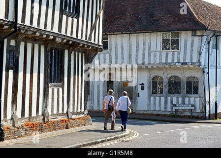 Giunzione di Water Street e Lady Street nel villaggio di Lavenham, Suffolk, Inghilterra, Regno Unito Foto Stock