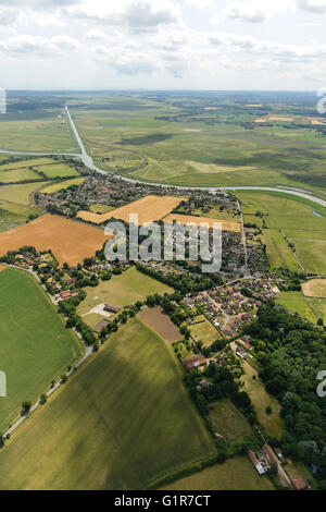 Una veduta aerea del villaggio di Reedham e la circostante campagna del Norfolk Broads Foto Stock