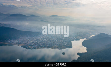 Pokhara e Fewa Lago Vista aerea in Nepal Foto Stock