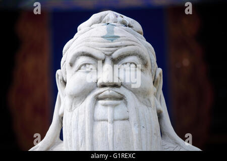 La faccia di Confucio si trova con il Tempio di Confucio a Beijing in Cina. Foto Stock