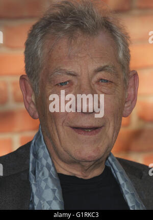 Londra, UK, 10 Giugno 2015: Sir Ian Mckellen assiste il signor Holmes - UK film premiere a l'Odeon, Kensington High Street in basso Foto Stock