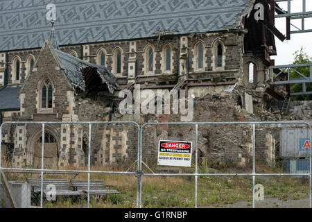 CHRISTCHURCH, NUOVA ZELANDA - Jan 16, 2016 - danneggiata la cattedrale di Christchurch demolito dal terremoto nel febbraio 2010 visto dietro Foto Stock