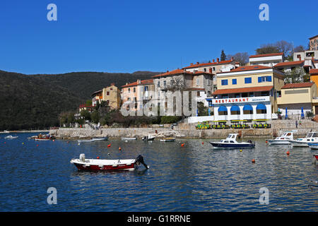 Barche da pesca nel porto di Rabac,l'Istria, Croazia. Foto Stock