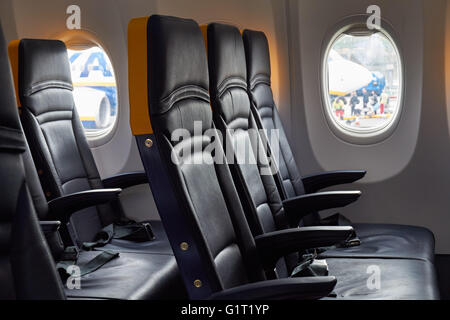 Sedi vuote su Ryanair Boeing 737 - 800 piano Foto Stock