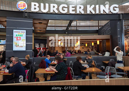 Burger King ristorante all'Aeroporto Stansted di Londra England Regno Unito Regno Unito Foto Stock