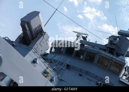 Una cellula di rotolamento Sistema per missile sulla marina militare tedesca corvette Foto Stock