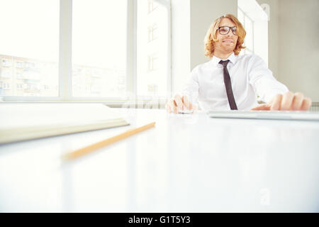 Ritratto di giovane imprenditore Foto Stock