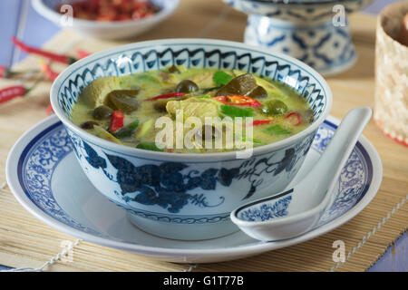 Kaeng khiao WAN. Verde tailandese pollo al curry Thailandia cibo Foto Stock