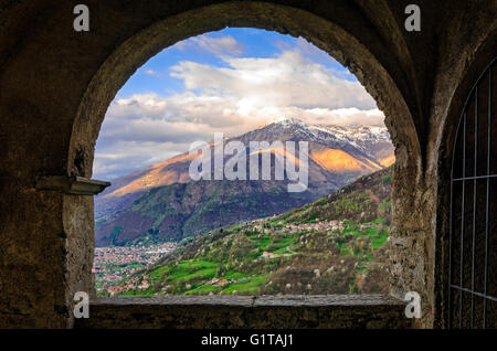 Peglio (Lago di Como) vista dalla Chiesa di S. Eusebio e Vittore Foto Stock