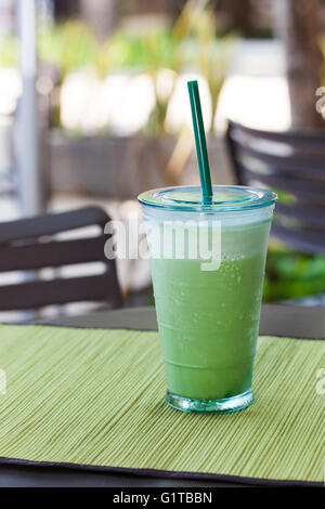 Iced tè verde Matcha latte, frappe spazio copia Foto Stock