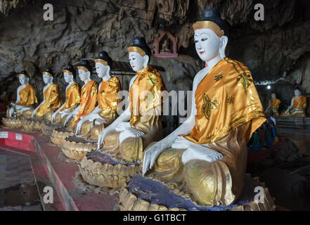 Statue di Buddha, Bayint Nyi (Bayin Gyi Gu o Begyinni) tempio nella grotta e le sorgenti di acqua calda, Stato Mon, Birmania (Myanmar) Foto Stock