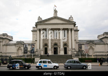 La Tate Britain Gallery ingresso è visibile su Millbank, Londra, Gran Bretagna, 17 maggio 2016. Copyright fotografia John Voos Foto Stock