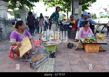 Pollo Satay ( ayam sate ) è una firma street food piatto in Indonesia. Foto Stock