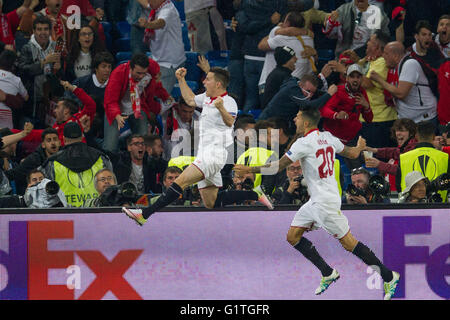 Basel, Svizzera. 18 Maggio, 2016. LIVERPOOL X Sevilla - Sevilla beat Liverpool 3-1 ed è stato incoronato campione della UEFA Europa League a St. Jakob Park Stadium di Basilea. Credito: Celso Bayo/Fotoarena/Alamy Live News Foto Stock